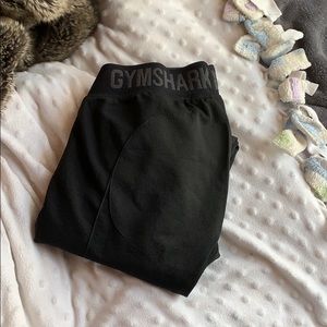 Gym shark leggings